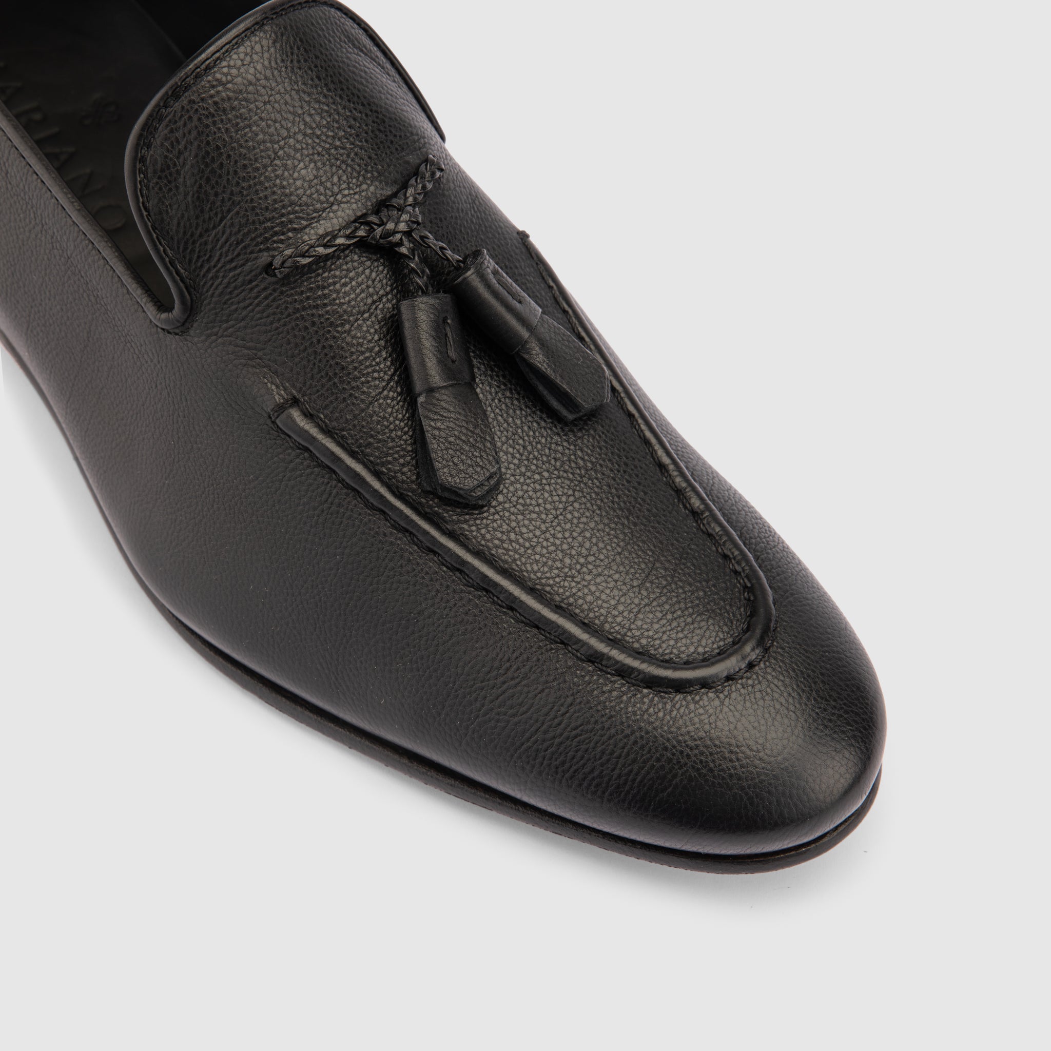 amado-preto-detalhe-berloque-1